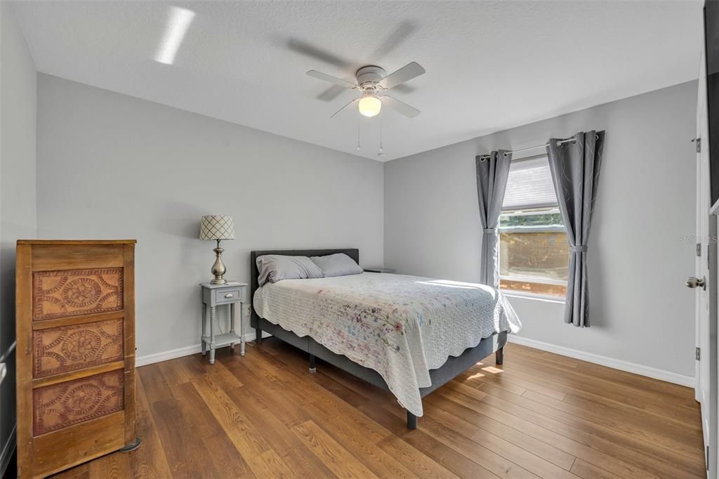 For Sale: $500,000 (5 beds, 3 baths, 2849 Square Feet)