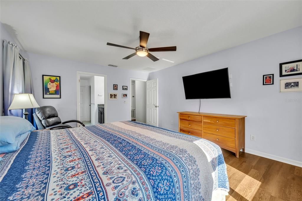 For Sale: $500,000 (5 beds, 3 baths, 2849 Square Feet)