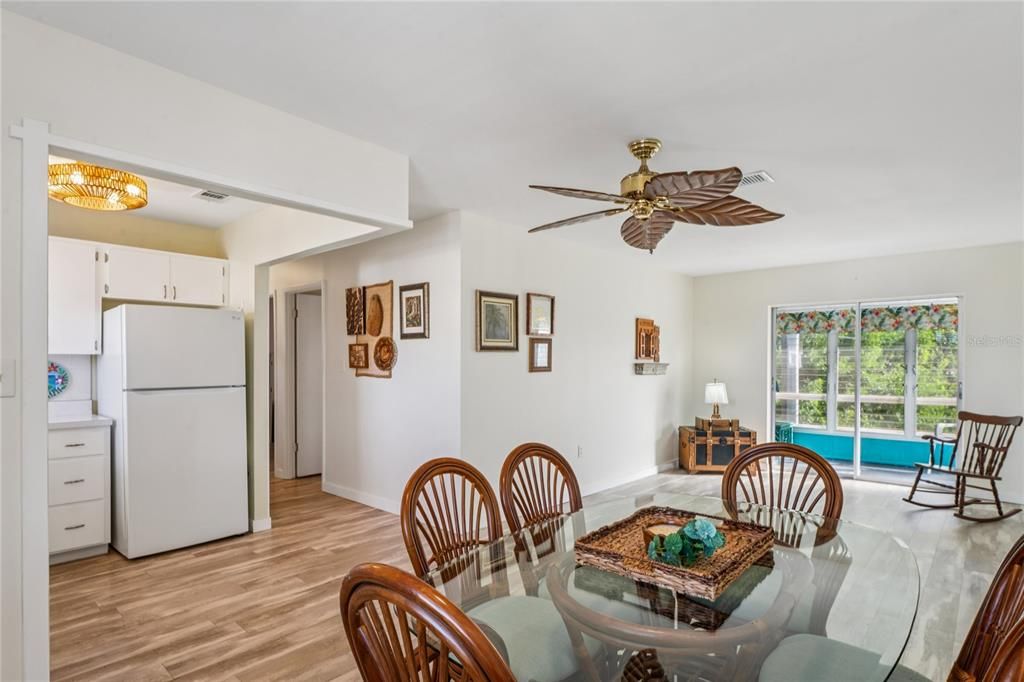 For Sale: $109,900 (2 beds, 1 baths, 744 Square Feet)