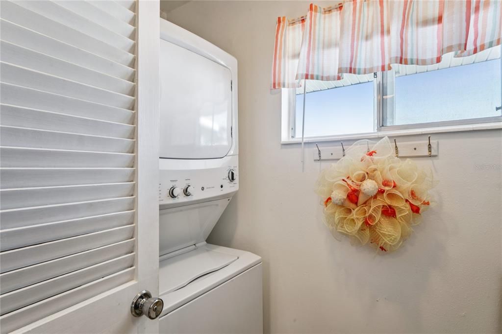 For Sale: $109,900 (2 beds, 1 baths, 744 Square Feet)