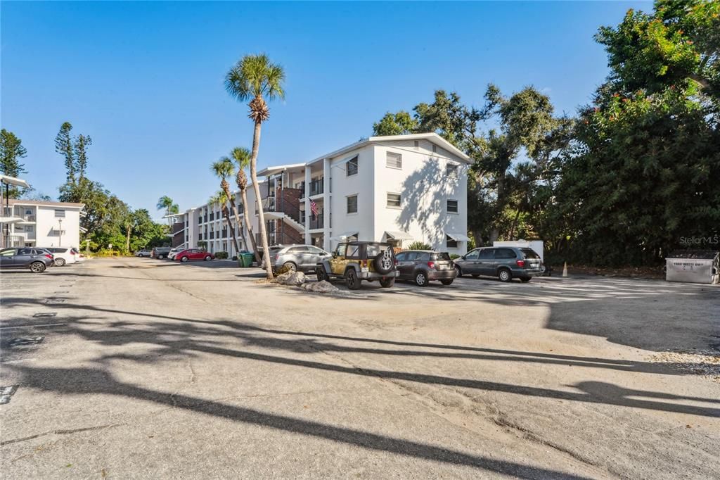 For Sale: $109,900 (2 beds, 1 baths, 744 Square Feet)