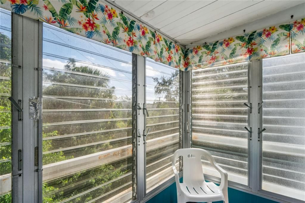 For Sale: $109,900 (2 beds, 1 baths, 744 Square Feet)