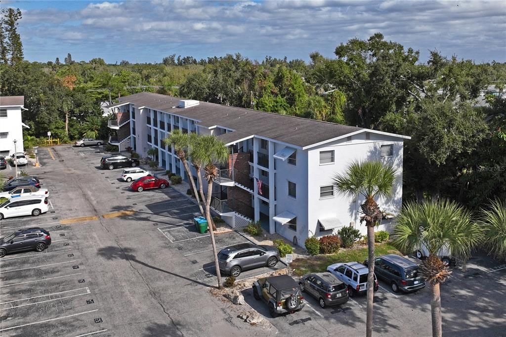 For Sale: $109,900 (2 beds, 1 baths, 744 Square Feet)