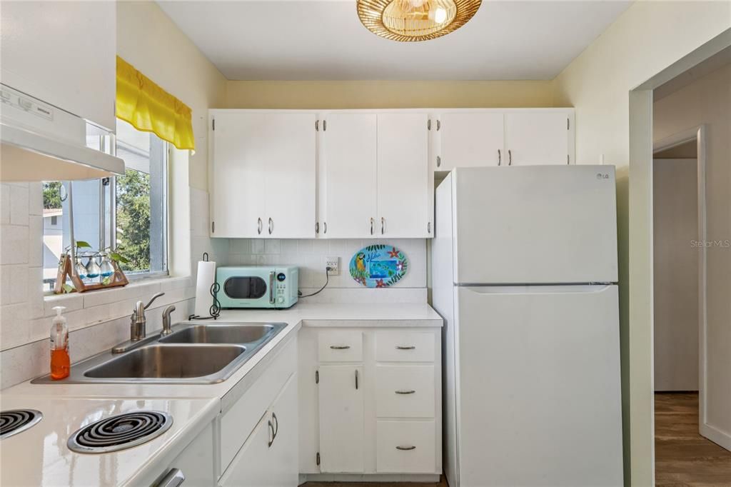 For Sale: $109,900 (2 beds, 1 baths, 744 Square Feet)