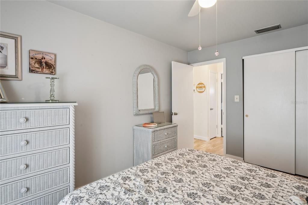 For Sale: $109,900 (2 beds, 1 baths, 744 Square Feet)