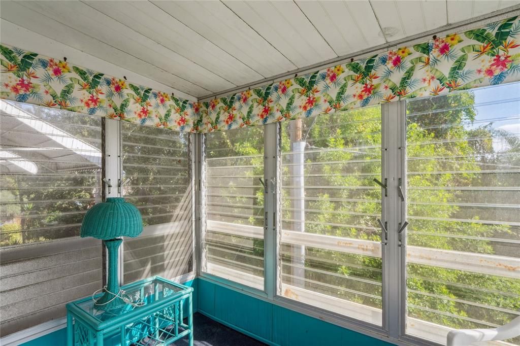 For Sale: $109,900 (2 beds, 1 baths, 744 Square Feet)