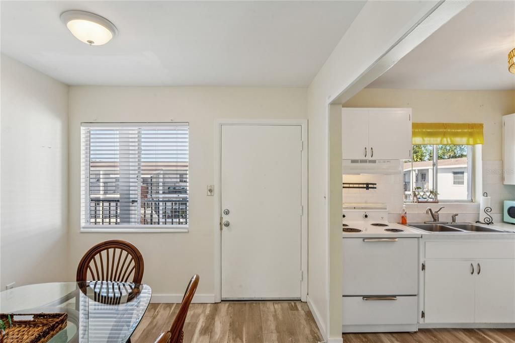 For Sale: $109,900 (2 beds, 1 baths, 744 Square Feet)