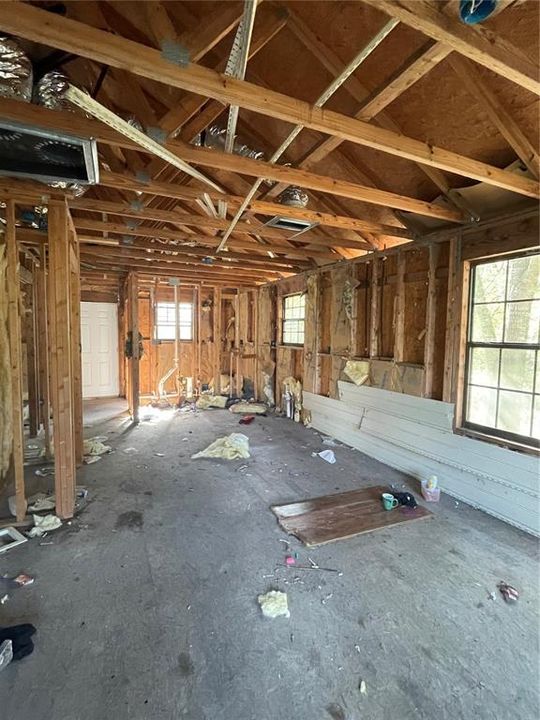 For Sale: $49,900 (2 beds, 1 baths, 825 Square Feet)