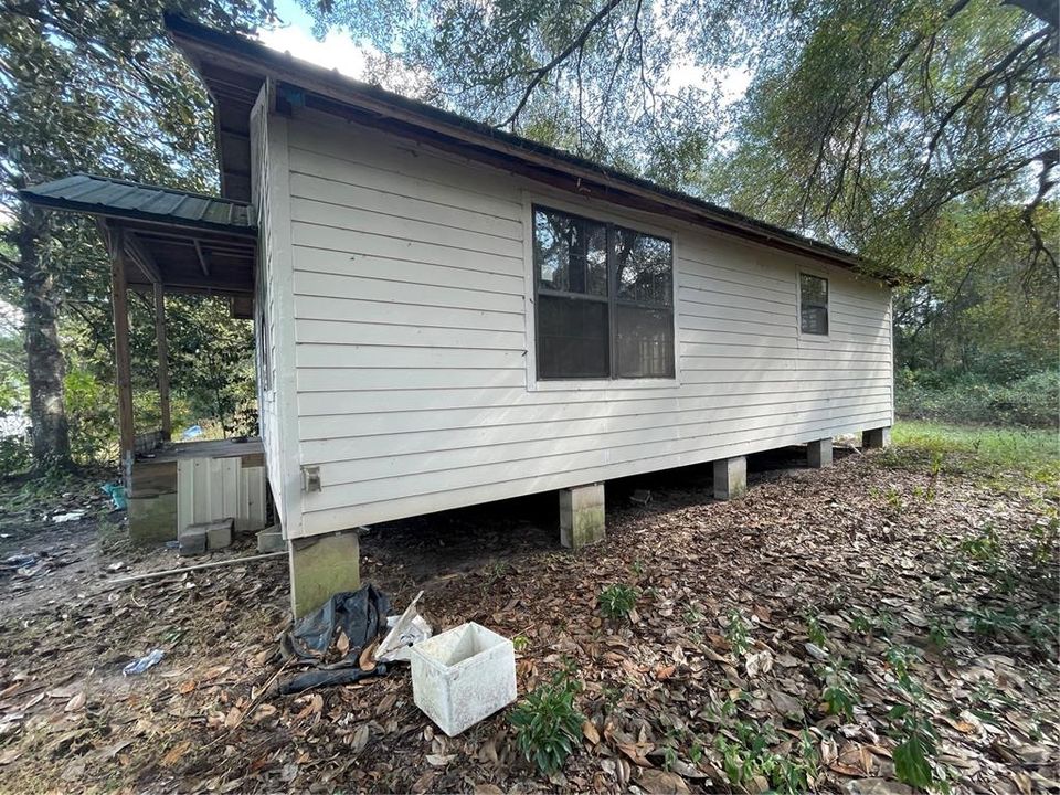 For Sale: $49,900 (2 beds, 1 baths, 825 Square Feet)