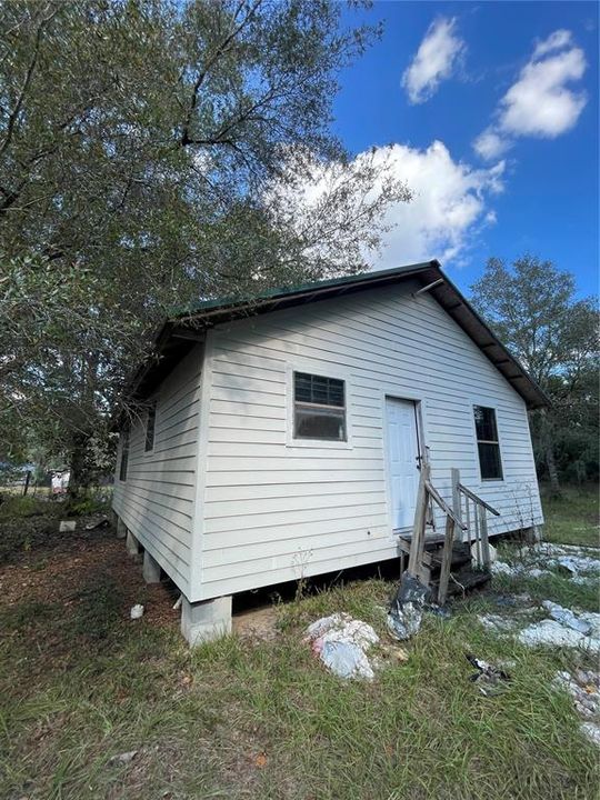 For Sale: $49,900 (2 beds, 1 baths, 825 Square Feet)