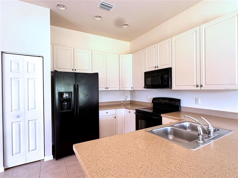 En Venta: $325,000 (2 camas, 2 baños, 1425 Pies cuadrados)