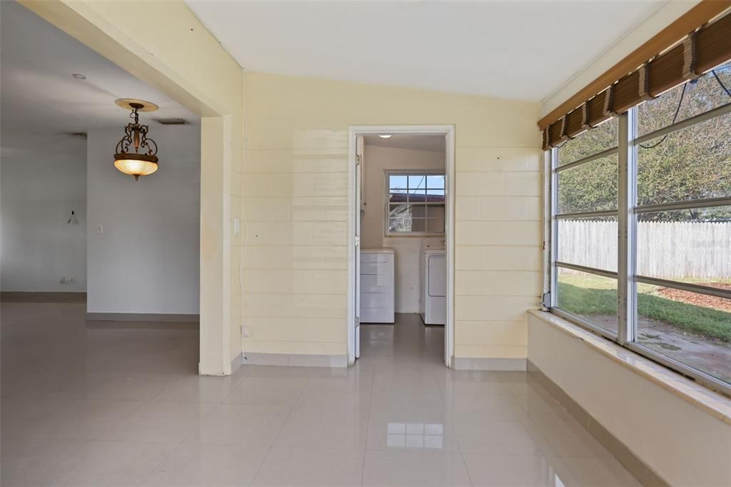 For Rent: $2,000 (2 beds, 1 baths, 907 Square Feet)