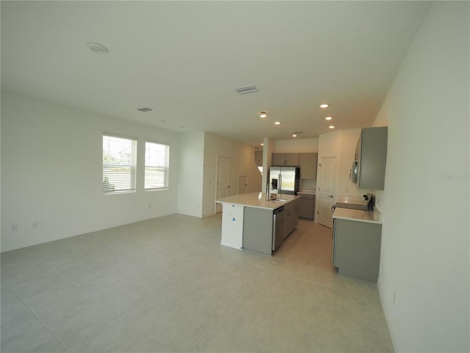 For Rent: $2,100 (3 beds, 2 baths, 1553 Square Feet)