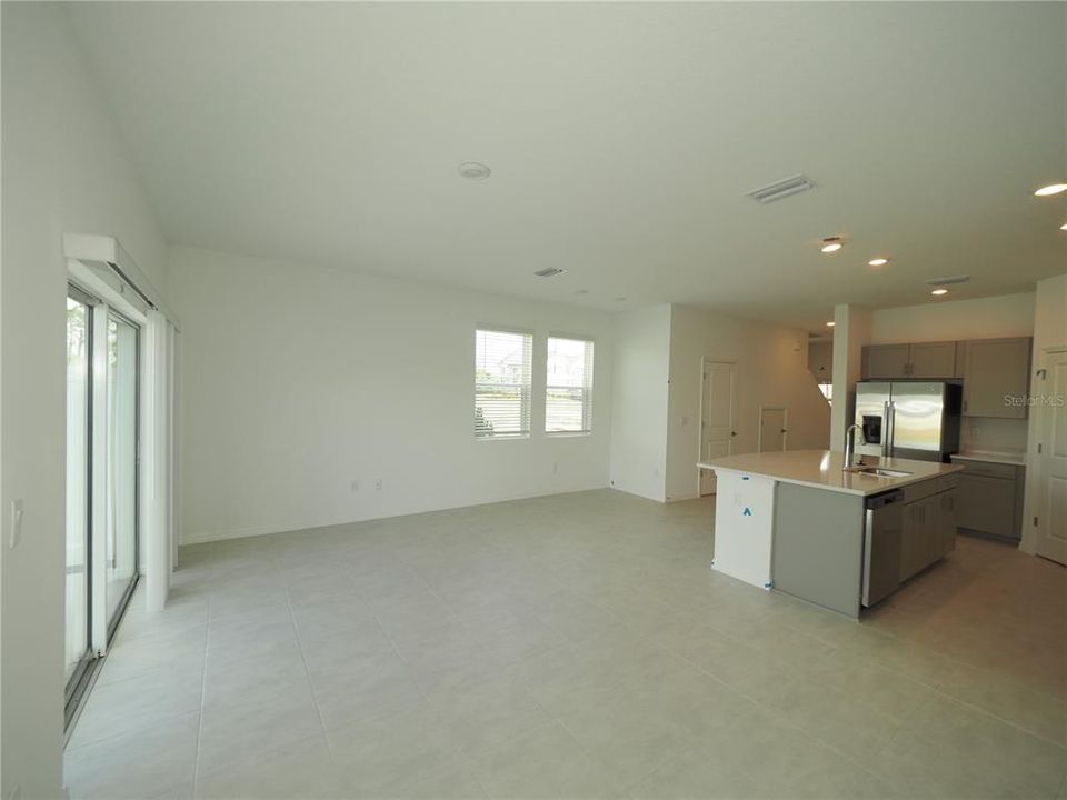 For Rent: $2,100 (3 beds, 2 baths, 1553 Square Feet)