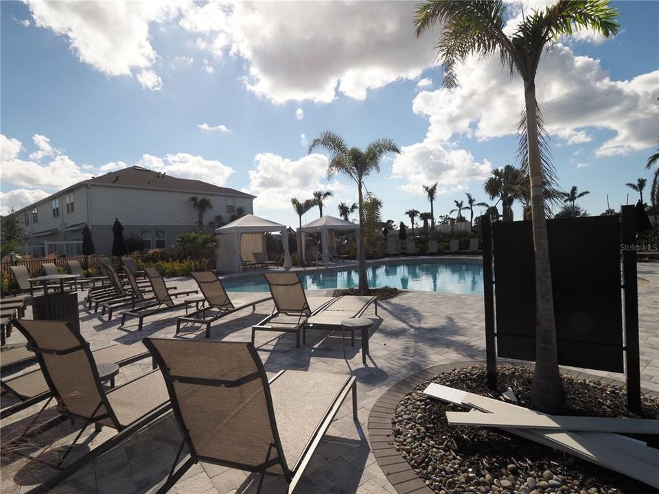 For Rent: $2,100 (3 beds, 2 baths, 1553 Square Feet)