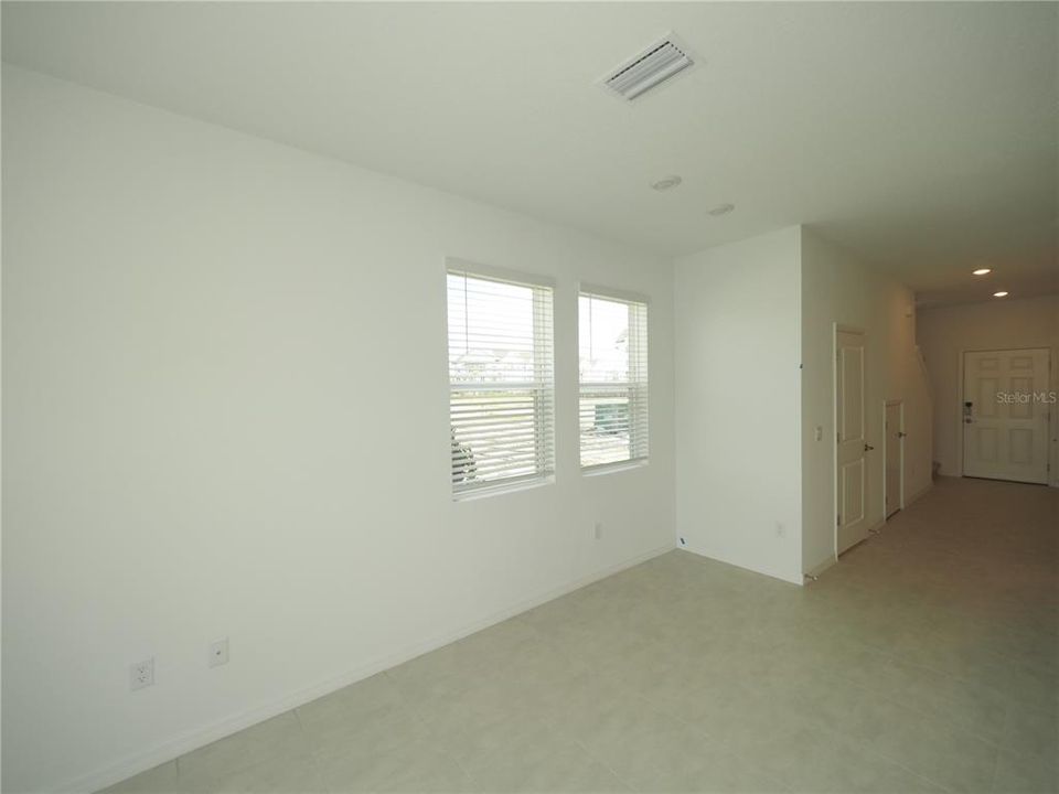 For Rent: $2,100 (3 beds, 2 baths, 1553 Square Feet)