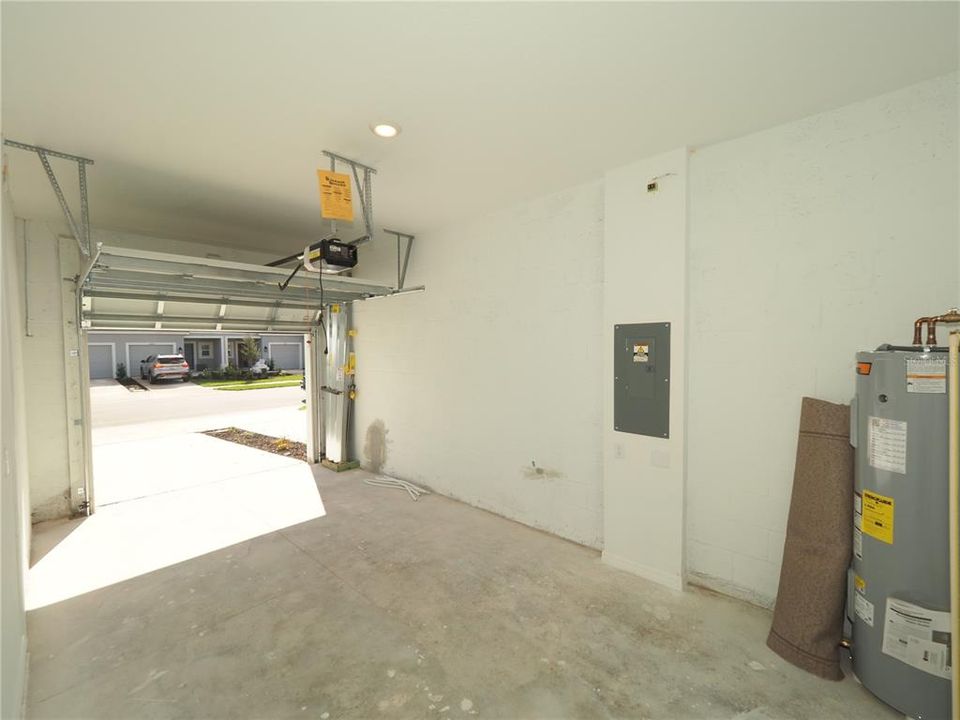 For Rent: $2,100 (3 beds, 2 baths, 1553 Square Feet)