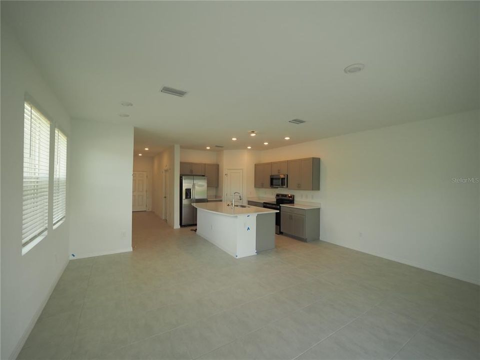 For Rent: $2,100 (3 beds, 2 baths, 1553 Square Feet)