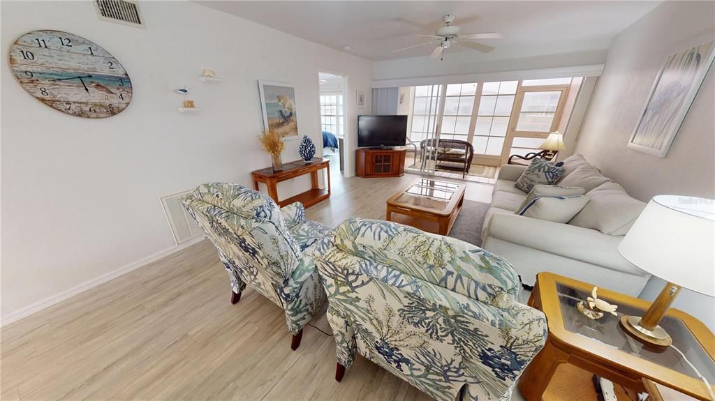 For Sale: $169,000 (2 beds, 2 baths, 1145 Square Feet)