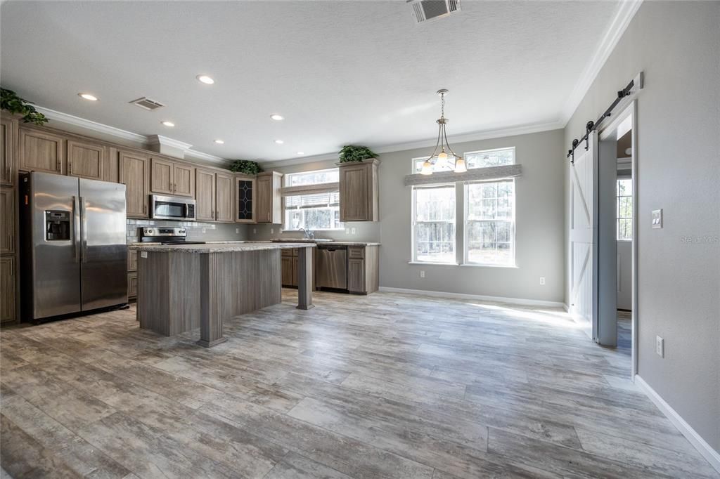 For Sale: $339,000 (3 beds, 2 baths, 2176 Square Feet)