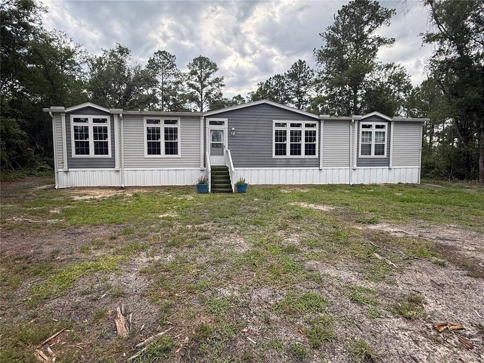 For Sale: $289,900 (3 beds, 2 baths, 2176 Square Feet)
