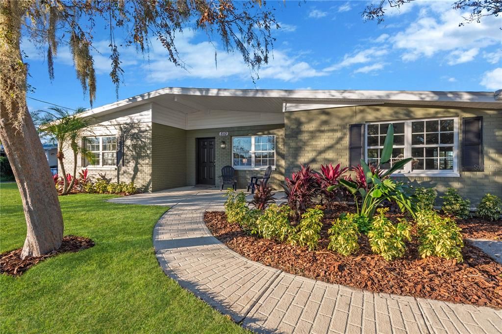 For Sale: $499,900 (4 beds, 2 baths, 2690 Square Feet)