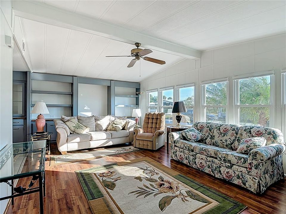 На продажу: $185,000 (2 спален, 2 ванн, 1104 Квадратных фут)