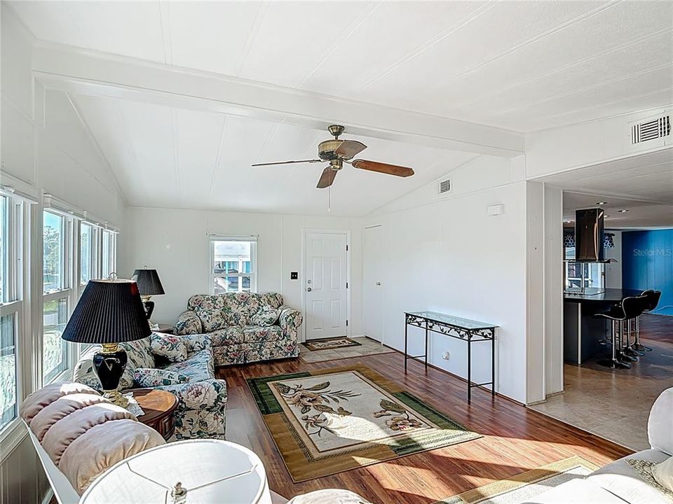 На продажу: $185,000 (2 спален, 2 ванн, 1104 Квадратных фут)