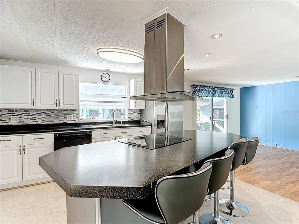 На продажу: $185,000 (2 спален, 2 ванн, 1104 Квадратных фут)