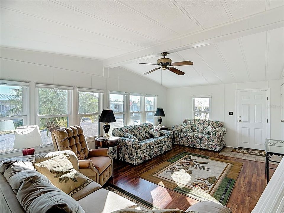 На продажу: $185,000 (2 спален, 2 ванн, 1104 Квадратных фут)