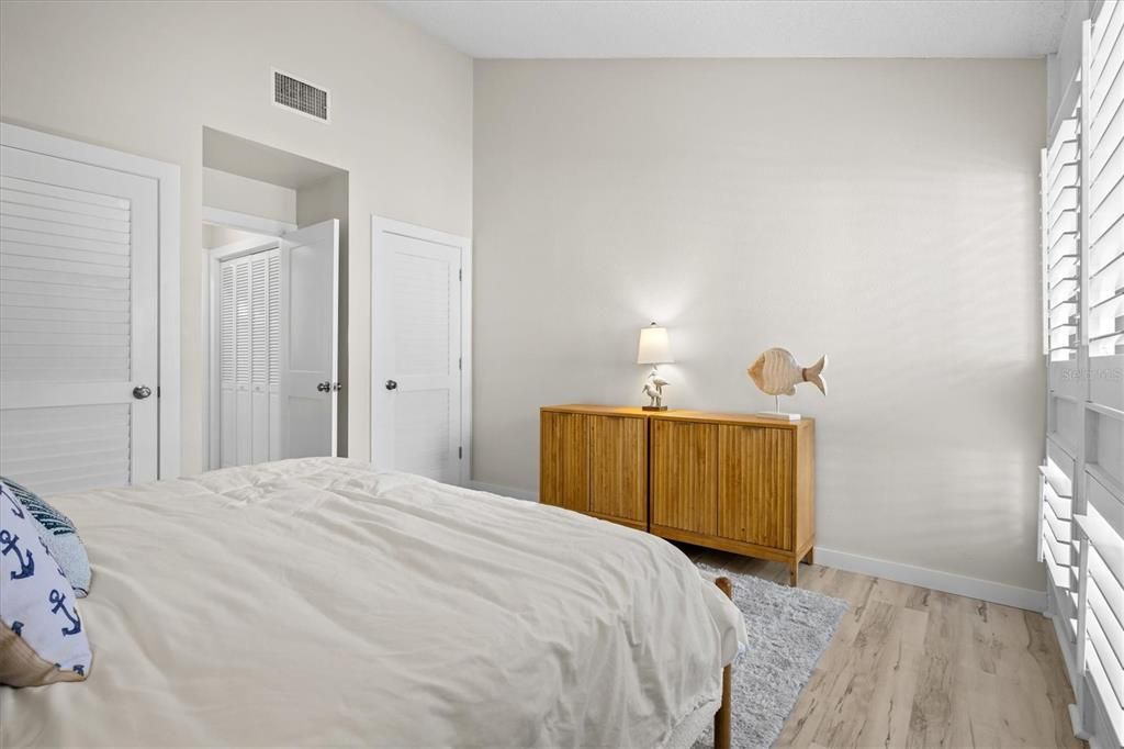 待售: $675,000 (2 贝兹, 2 浴室, 1060 平方英尺)