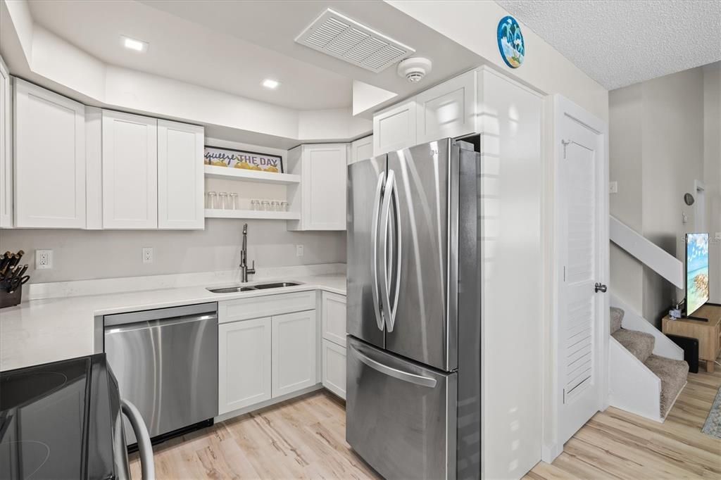 待售: $675,000 (2 贝兹, 2 浴室, 1060 平方英尺)