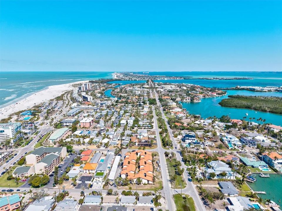 待售: $675,000 (2 贝兹, 2 浴室, 1060 平方英尺)