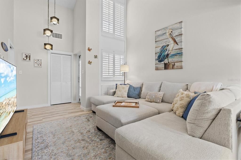 待售: $675,000 (2 贝兹, 2 浴室, 1060 平方英尺)