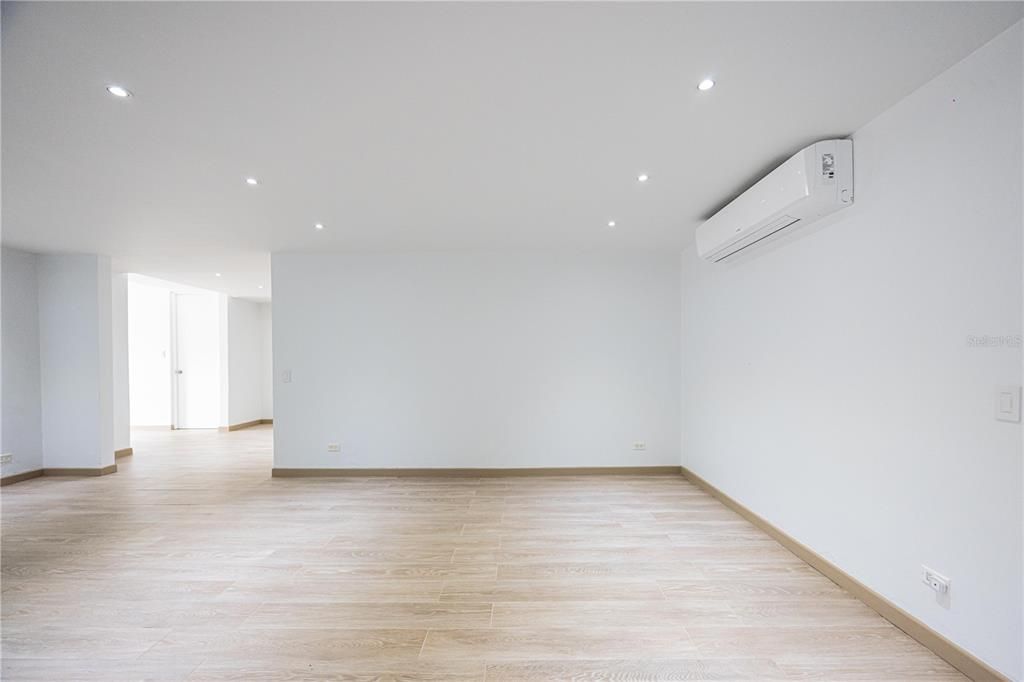 En Renta: $6,500 (5 camas, 3 baños, 2500 Pies cuadrados)