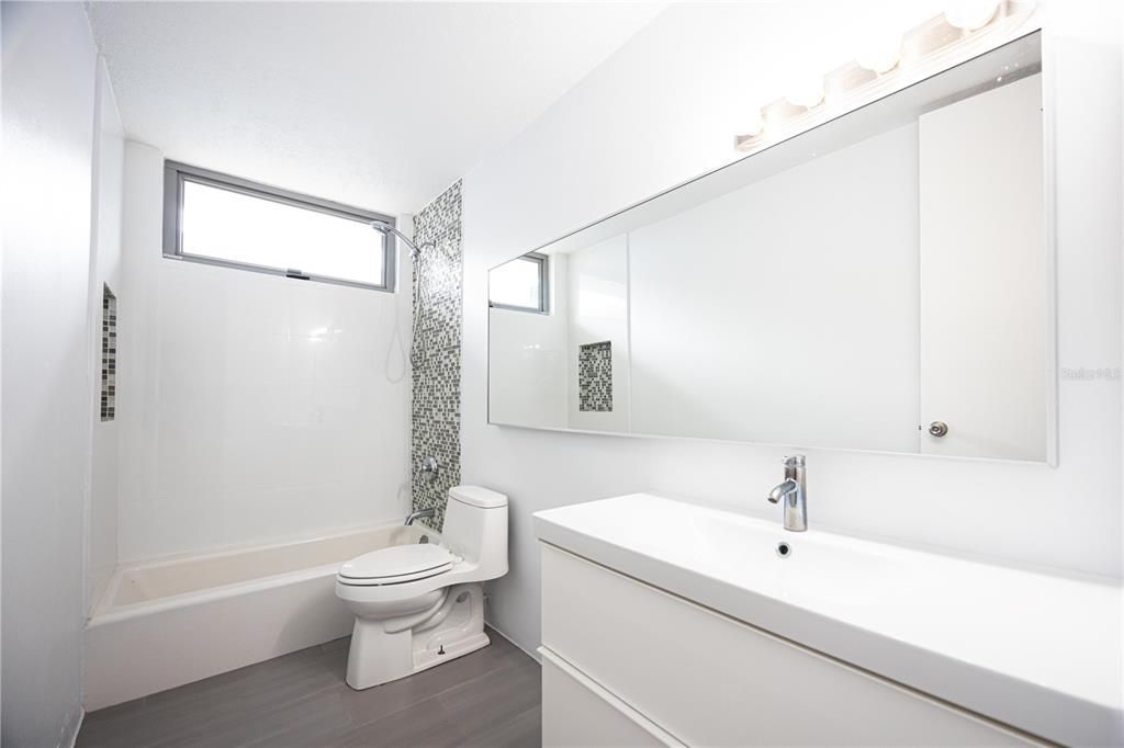 En Renta: $6,500 (5 camas, 3 baños, 2500 Pies cuadrados)