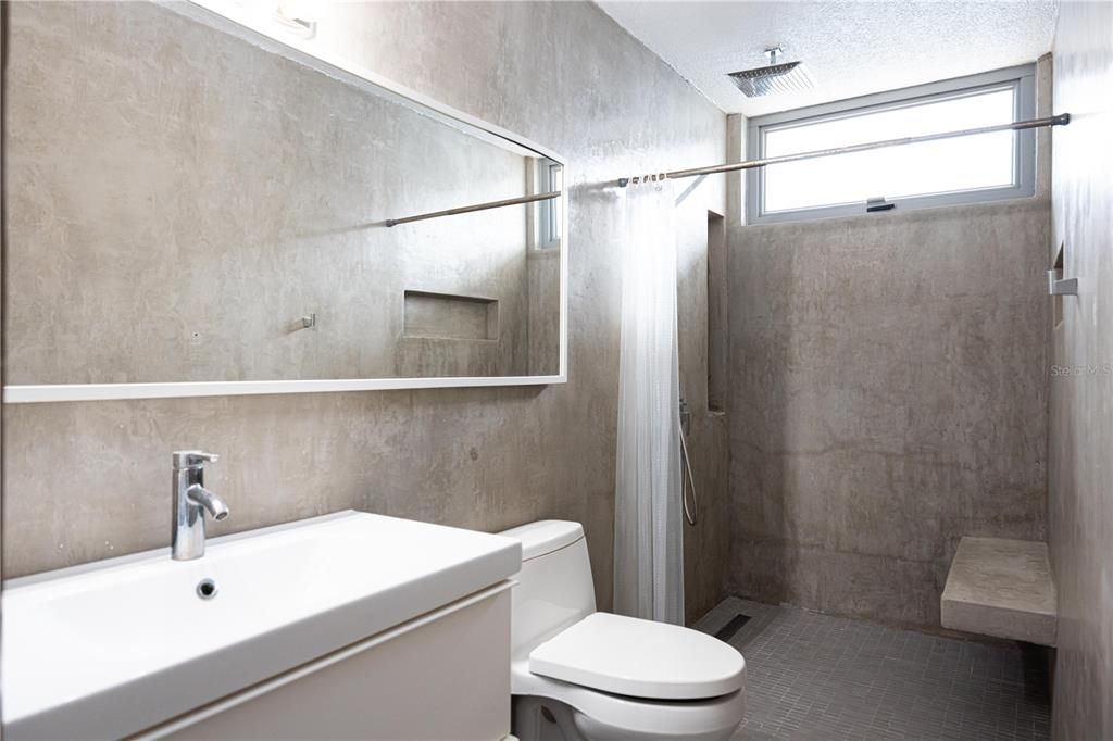 En Renta: $6,500 (5 camas, 3 baños, 2500 Pies cuadrados)