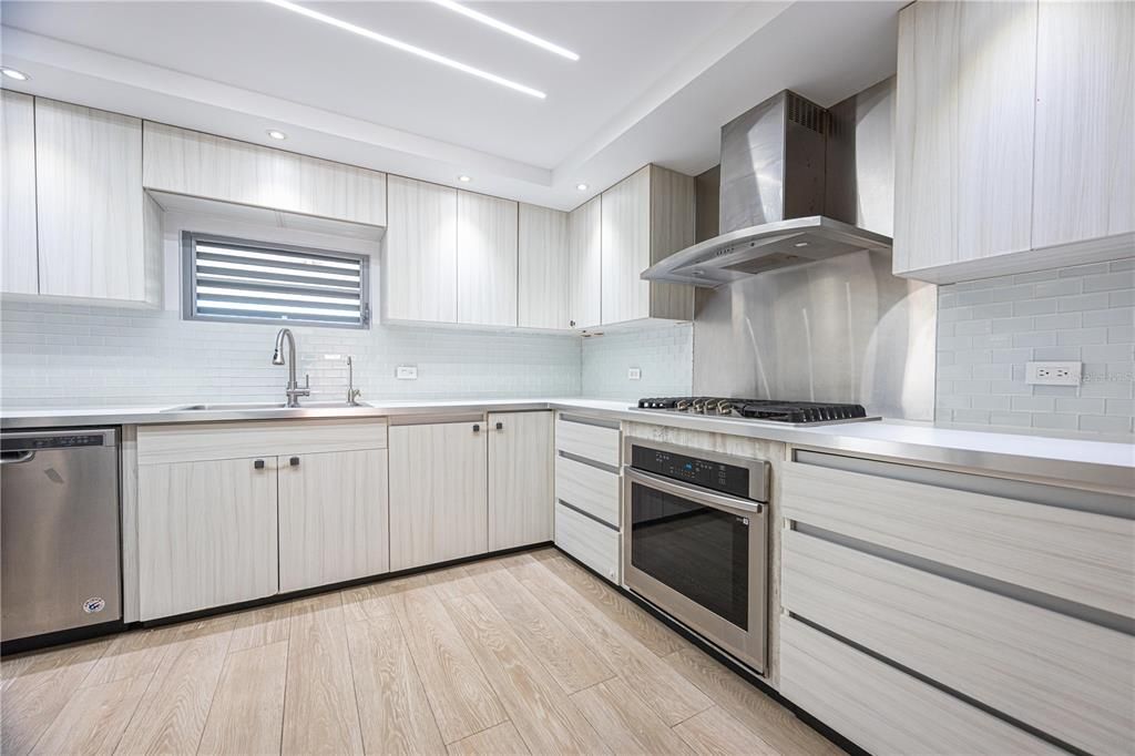 En Renta: $6,500 (5 camas, 3 baños, 2500 Pies cuadrados)