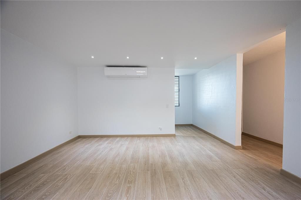 En Renta: $6,500 (5 camas, 3 baños, 2500 Pies cuadrados)