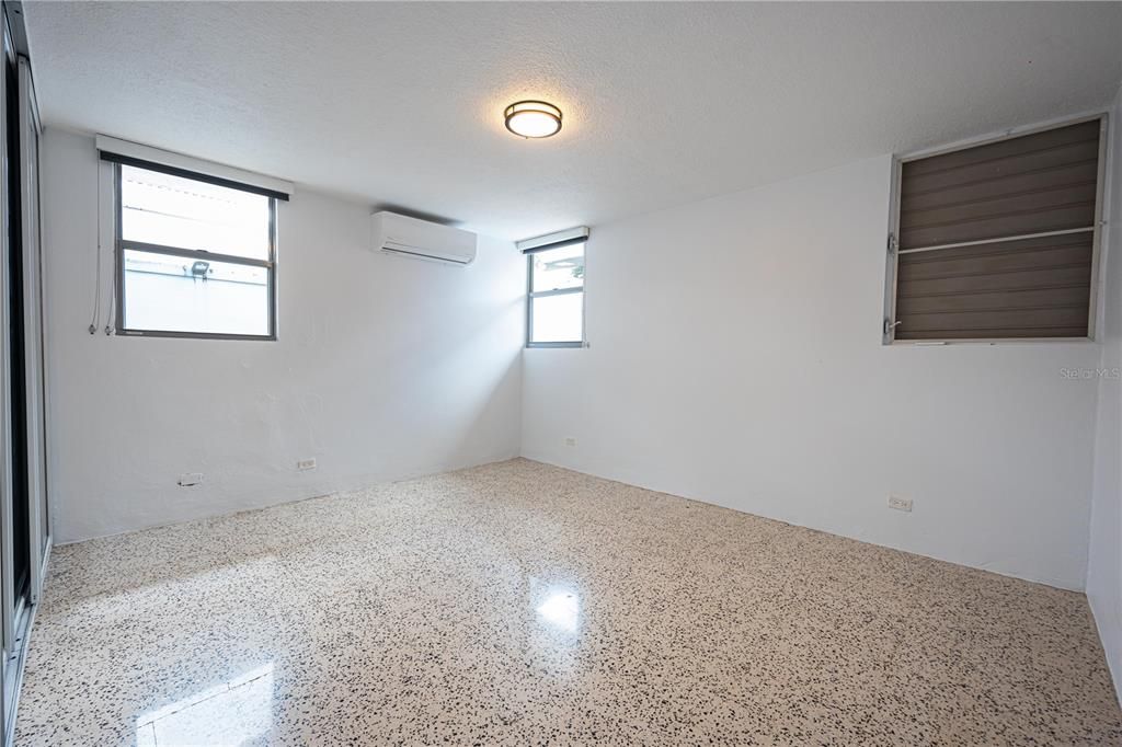 En Renta: $6,500 (5 camas, 3 baños, 2500 Pies cuadrados)