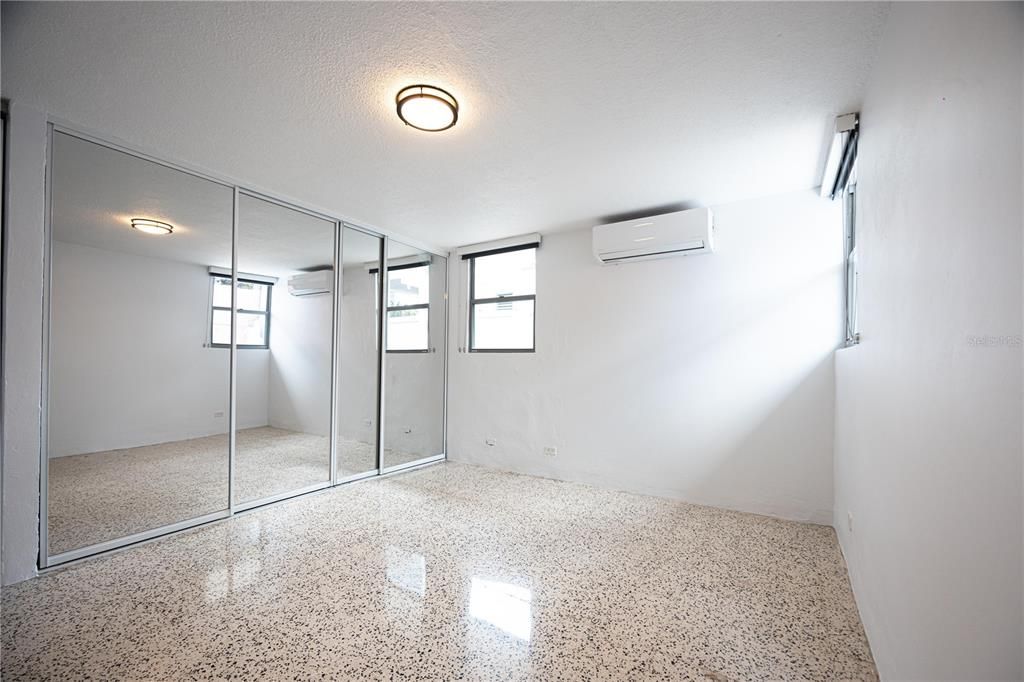 En Renta: $6,500 (5 camas, 3 baños, 2500 Pies cuadrados)