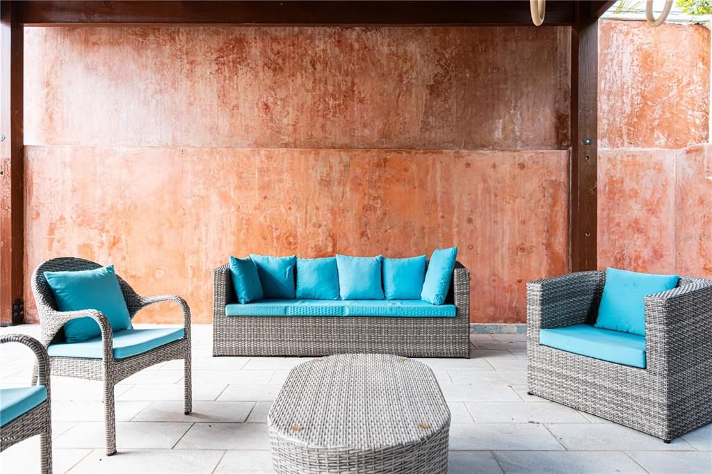 En Renta: $6,500 (5 camas, 3 baños, 2500 Pies cuadrados)