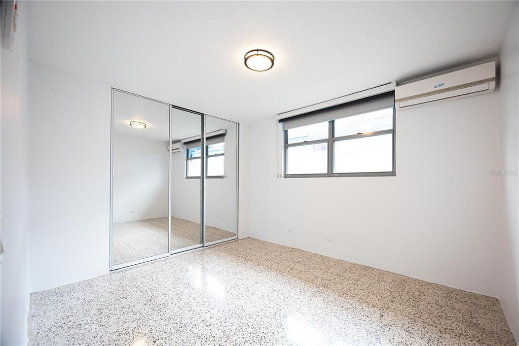 En Renta: $6,500 (5 camas, 3 baños, 2500 Pies cuadrados)