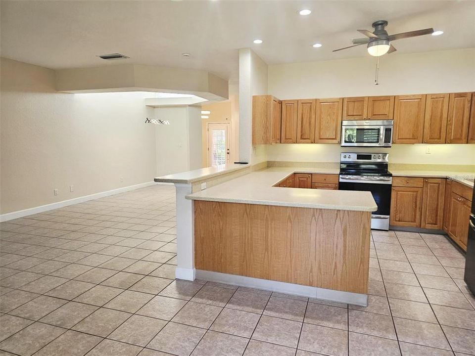 En Venta: $595,000 (3 camas, 2 baños, 2332 Pies cuadrados)