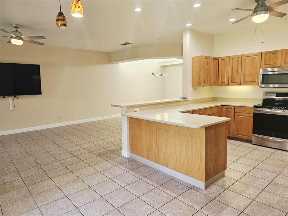 En Venta: $595,000 (3 camas, 2 baños, 2332 Pies cuadrados)