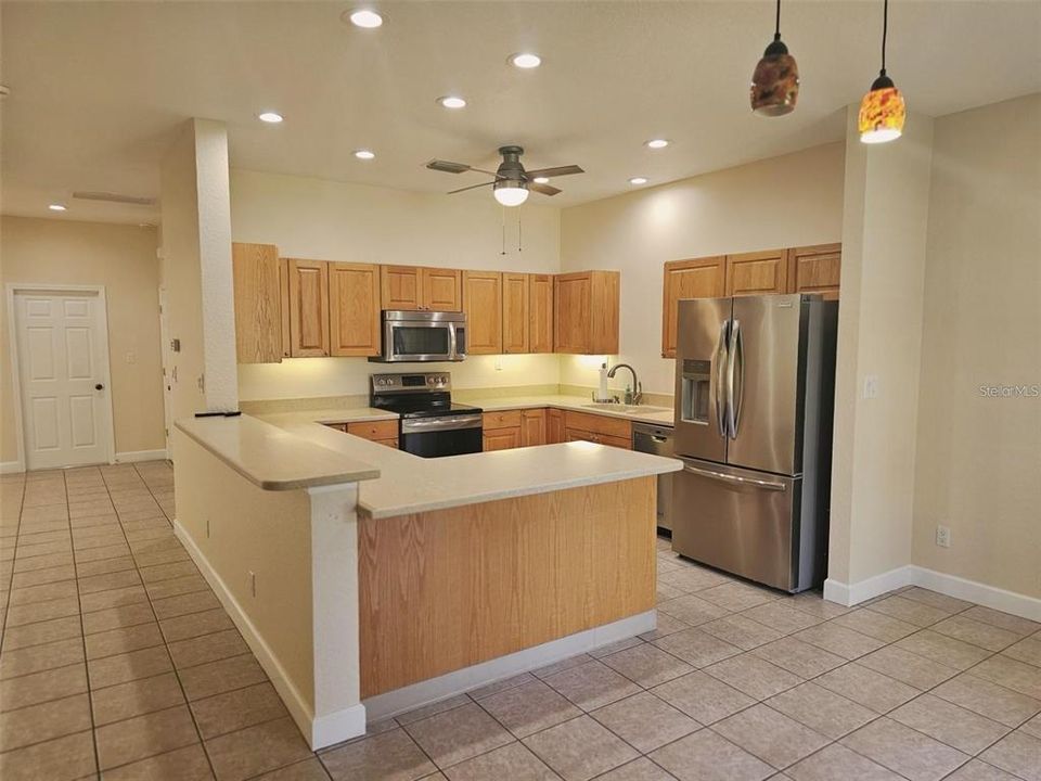 En Venta: $595,000 (3 camas, 2 baños, 2332 Pies cuadrados)