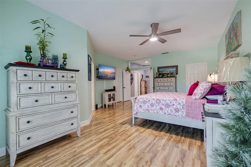 En Venta: $595,000 (3 camas, 2 baños, 2332 Pies cuadrados)