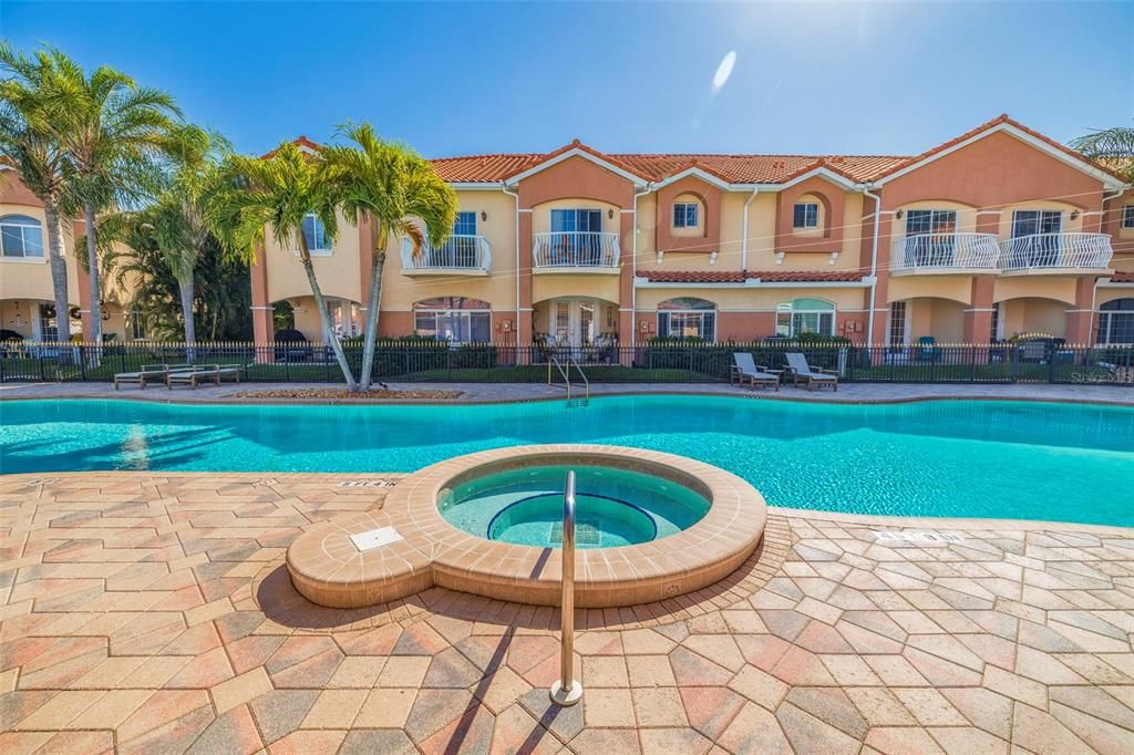 En Venta: $595,000 (3 camas, 2 baños, 2332 Pies cuadrados)