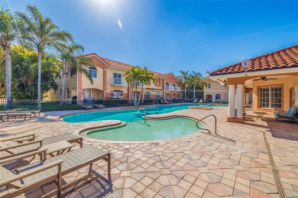 En Venta: $595,000 (3 camas, 2 baños, 2332 Pies cuadrados)