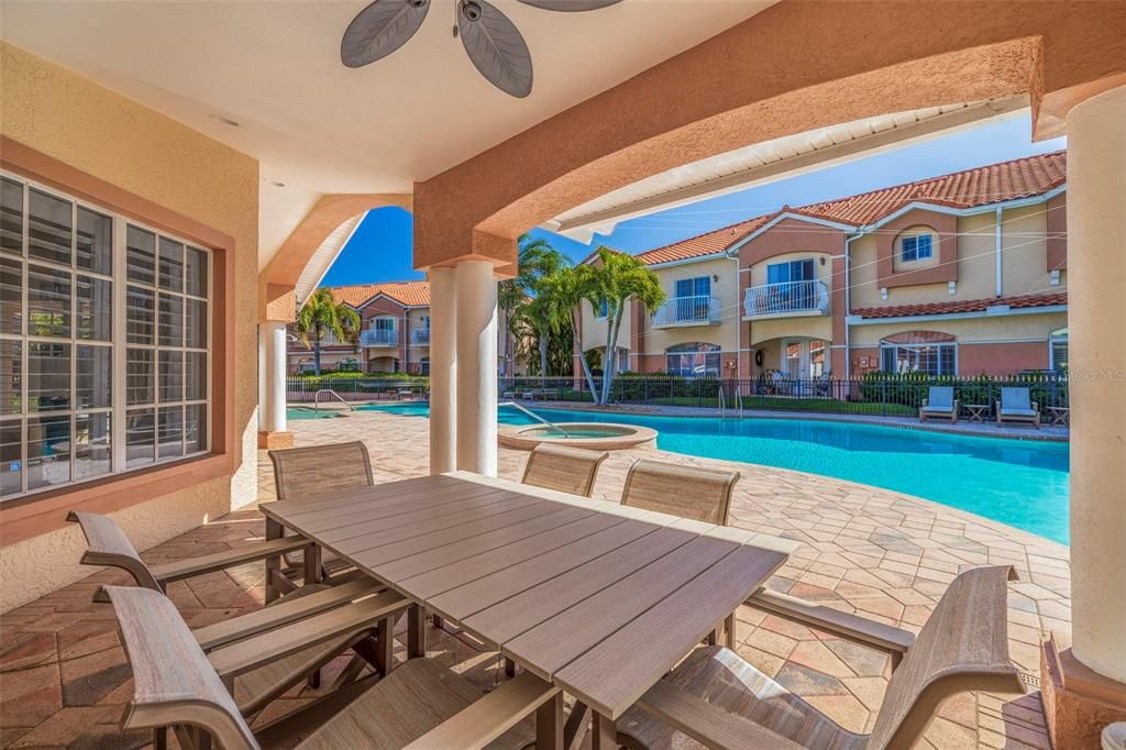 En Venta: $595,000 (3 camas, 2 baños, 2332 Pies cuadrados)